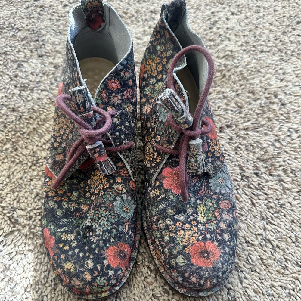 Hush puppies floral ankle bootie